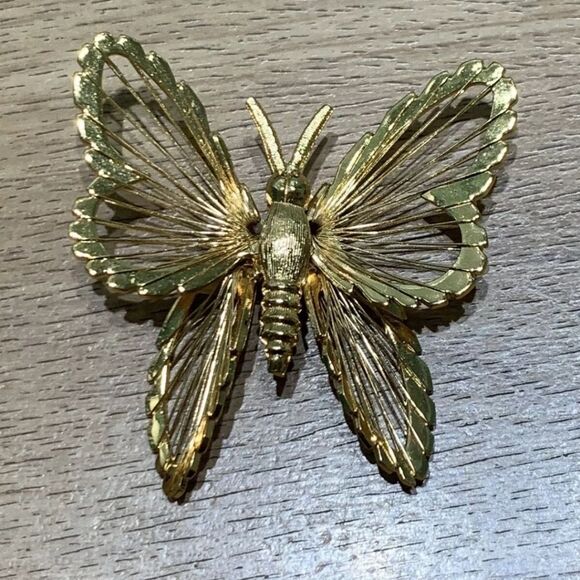 Vintage Monet Butterfly Pin Gold Tone Brooch 2"×1 3/4" - Picture 5 of 12